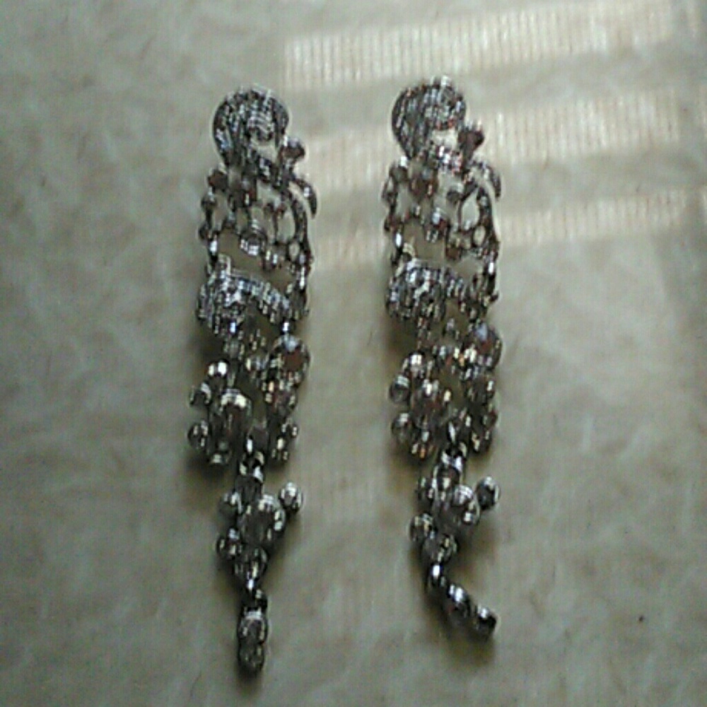 Rhinestone drop earrings - Picture 3 of 3